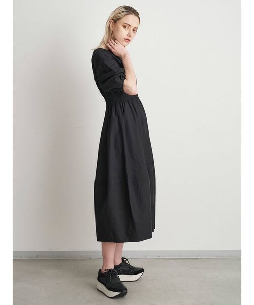 ELENDEEK（エレンディーク）の「スモッキングコクーンワンピース（ワンピース・レディース・ブラック/オリーブ/パープル・01/02）」の7枚目の写真