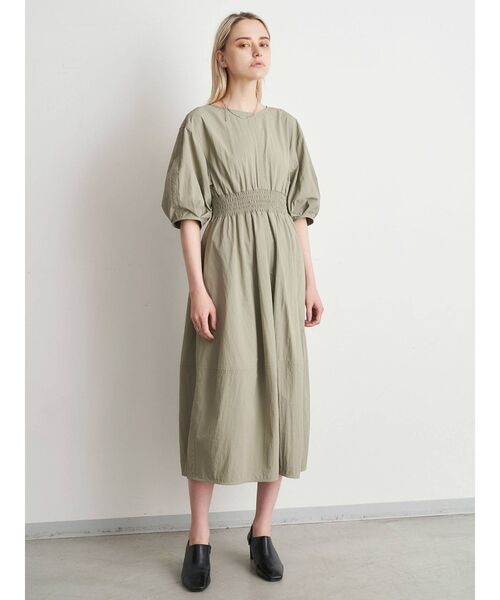 ELENDEEK（エレンディーク）の「スモッキングコクーンワンピース（ワンピース・レディース・ブラック/オリーブ/パープル・01/02）」の8枚目の写真