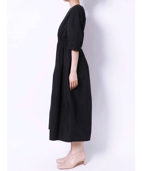 ELENDEEK（エレンディーク）の「スモッキングコクーンワンピース（ワンピース・レディース・ブラック/オリーブ/パープル・01/02）」の14枚目の写真