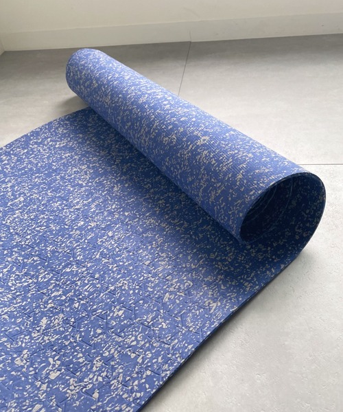 NIKE（ナイキ）の「NIKE ナイキ / ムーブ ヨガマット 4mm（スポーツグッズ・レディース・ブラック/ネイビー・FREE）」の9枚目の写真