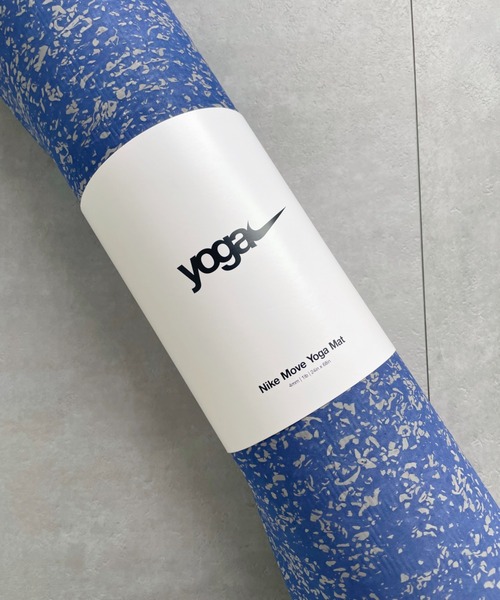 NIKE（ナイキ）の「NIKE ナイキ / ムーブ ヨガマット 4mm（スポーツグッズ・レディース・ブラック/ネイビー・FREE）」の7枚目の写真