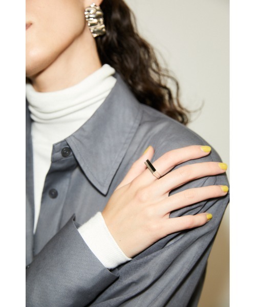 THROW by SLY（スローバイスライ）の「THROW SLOPING TWIN RING ツインリング（リング・レディース・シルバー/ゴールド・FREE）」の7枚目の写真