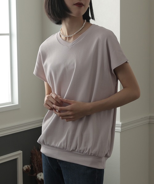 ElegChic(エレグシック)の「コットンフレンチVネックTシャツ(Tシャツ/カットソー・レディース・ピンクベージュ/オフホワイト/ブラック・LL/M/XXL)」の1枚目の写真