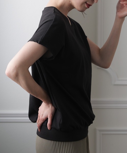 ElegChic(エレグシック)の「コットンフレンチVネックTシャツ(Tシャツ/カットソー・レディース・ピンクベージュ/オフホワイト/ブラック・LL/M/XXL)」の11枚目の写真