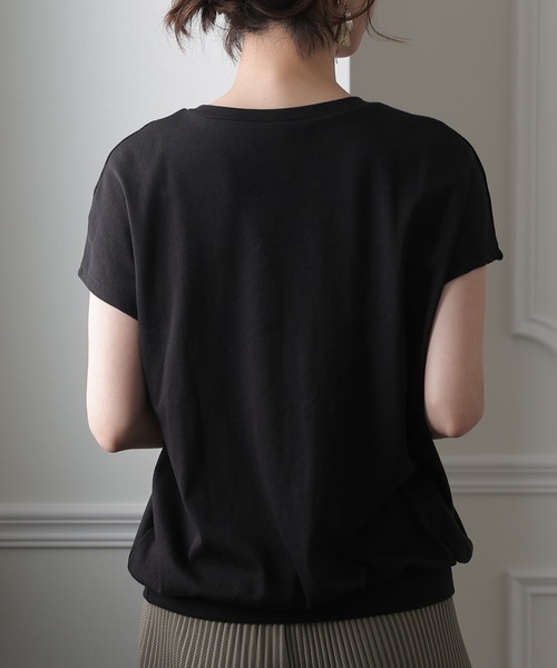 ElegChic(エレグシック)の「コットンフレンチVネックTシャツ(Tシャツ/カットソー・レディース・ピンクベージュ/オフホワイト/ブラック・LL/M/XXL)」の8枚目の写真