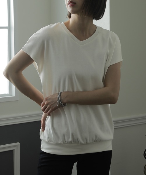ElegChic(エレグシック)の「コットンフレンチVネックTシャツ(Tシャツ/カットソー・レディース・ピンクベージュ/オフホワイト/ブラック・LL/M/XXL)」の18枚目の写真