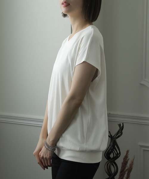 ElegChic(エレグシック)の「コットンフレンチVネックTシャツ(Tシャツ/カットソー・レディース・ピンクベージュ/オフホワイト/ブラック・LL/M/XXL)」の16枚目の写真
