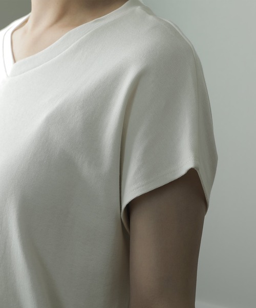 ElegChic(エレグシック)の「コットンフレンチVネックTシャツ(Tシャツ/カットソー・レディース・ピンクベージュ/オフホワイト/ブラック・LL/M/XXL)」の13枚目の写真