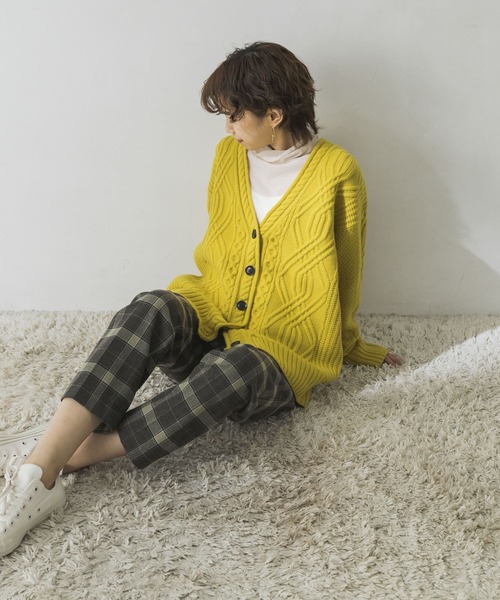 URBAN RESEARCH(アーバンリサーチ)の「AIR WOOL ケーブルカーディガン(カーディガン/ボレロ・レディース・イエロー/ベージュ系その他/ネイビー・FREE)」の11枚目の写真