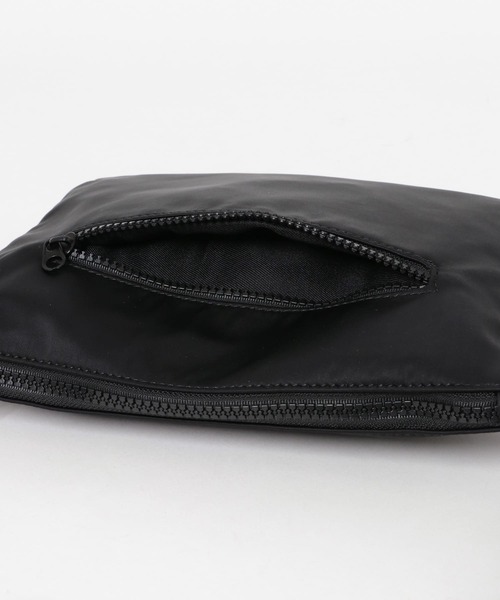 URBAN RESEARCH(アーバンリサーチ)の「グリーンダウンサコッシュ(ショルダーバッグ・レディース・ライトグレー/ブラック/カーキ・ONE)」の11枚目の写真