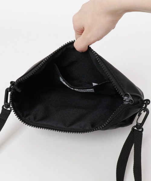 URBAN RESEARCH(アーバンリサーチ)の「グリーンダウンサコッシュ(ショルダーバッグ・レディース・ライトグレー/ブラック/カーキ・ONE)」の12枚目の写真