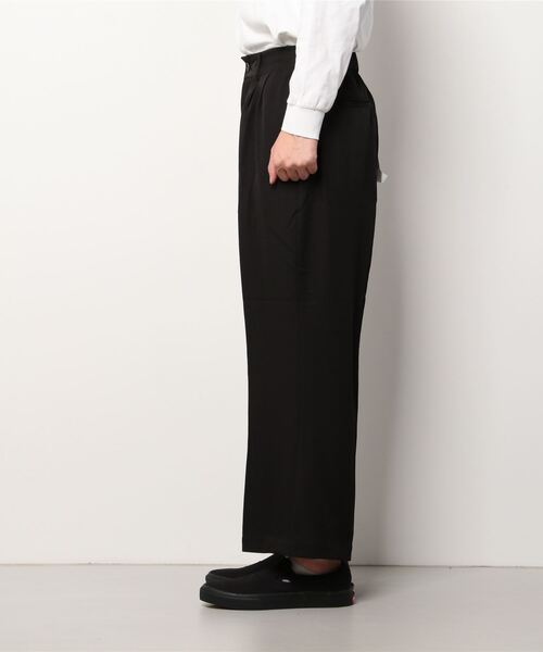 Confirm（コンファーム）の「Confirm / コンファーム イージーワイドフレアパンツ（スラックス・メンズ・アイボリー/ブラック・M/L）」の4枚目の写真