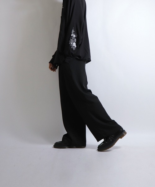 Confirm（コンファーム）の「Confirm / コンファーム イージーワイドフレアパンツ（スラックス・メンズ・アイボリー/ブラック・M/L）」の10枚目の写真