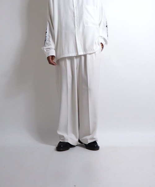 Confirm（コンファーム）の「Confirm / コンファーム イージーワイドフレアパンツ（スラックス・メンズ・アイボリー/ブラック・M/L）」の14枚目の写真