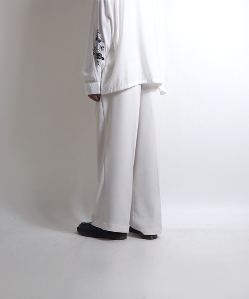 Confirm（コンファーム）の「Confirm / コンファーム イージーワイドフレアパンツ（スラックス・メンズ・アイボリー/ブラック・M/L）」の7枚目の写真