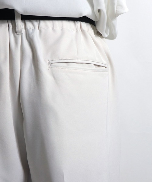 Confirm（コンファーム）の「Confirm / コンファーム イージーワイドフレアパンツ（スラックス・メンズ・アイボリー/ブラック・M/L）」の9枚目の写真