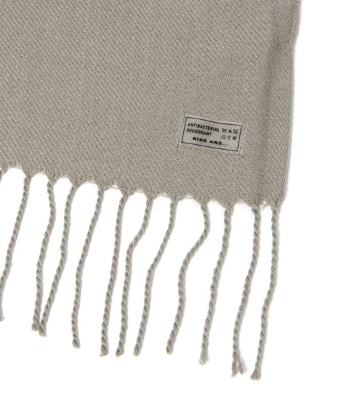 niko and...（ニコアンド）の「[静電気軽減・抗菌防臭]ドラロンワイドストール（マフラー・メンズ・ブラック/ブラウン/グレー/オリーブ・FREE）」の17枚目の写真