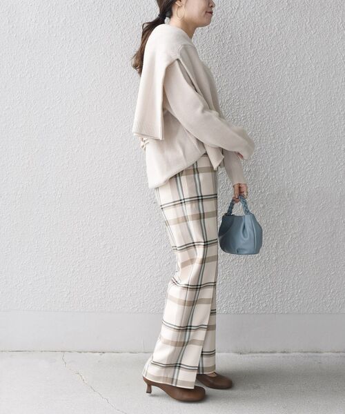 SHIPS(シップス)の「〈手洗い可能〉カラーチェックセミワイドパンツ◆(その他パンツ・レディース・ベージュ/ネイビー・34/36/38/40)」の4枚目の写真