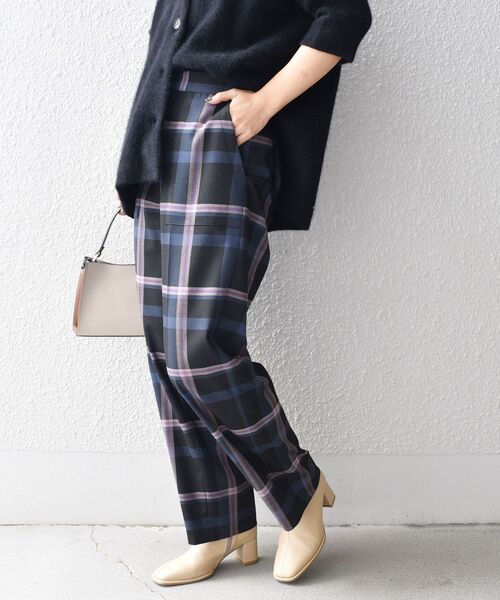 SHIPS(シップス)の「〈手洗い可能〉カラーチェックセミワイドパンツ◆(その他パンツ・レディース・ベージュ/ネイビー・34/36/38/40)」の14枚目の写真