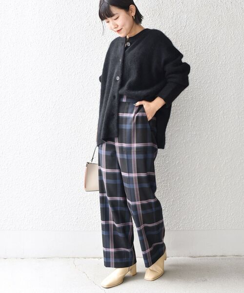 SHIPS(シップス)の「〈手洗い可能〉カラーチェックセミワイドパンツ◆(その他パンツ・レディース・ベージュ/ネイビー・34/36/38/40)」の5枚目の写真