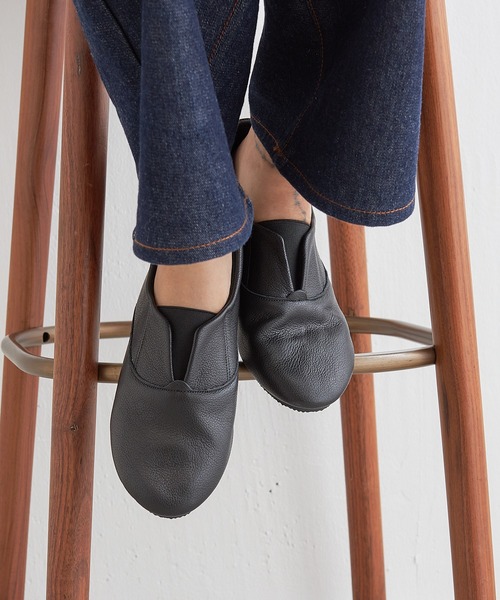 CROWN(クラウン)の「【CROWN/クラウン】Elastic tongue jazz(スリッポン・レディース・ブラック・4/6/5)」の1枚目の写真