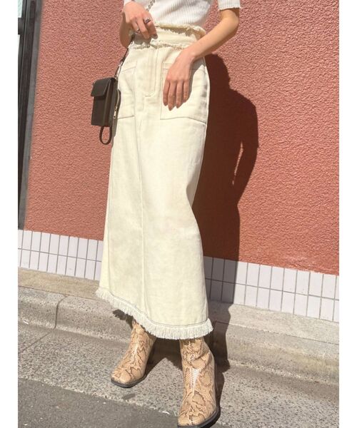 EMODA(エモダ)の「ワイドポケットフリンジスカート(スカート・レディース・アイボリー/ブラック/グリーン・SMALL/MEDIUM)」の4枚目の写真