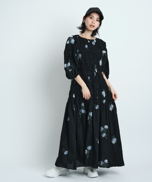 CADUNE（カデュネ）の「刺繍シャーリングワンピース（ワンピース