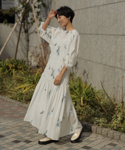 CADUNE（カデュネ）の「刺繍シャーリングワンピース（ワンピース