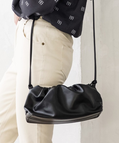 Julia Boutique（ジュリアブティック）の「3WAYチェーンギャザーショルダーバッグ/22138（ショルダーバッグ・レディース・ブラウン/パープル/ホワイト/ブラック・ONE）」の2枚目の写真