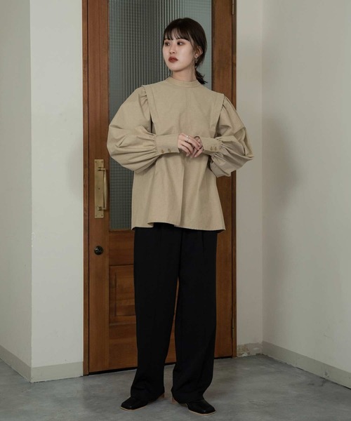 Amiur（エミレ）の「stand collar cuffs stitch blouse（シャツ 