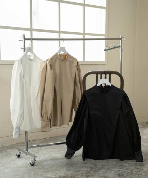 Amiur（エミレ）の「stand collar cuffs stitch blouse（シャツ 