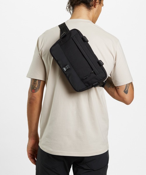 CHROME（クローム）の「［ CHROME / クローム ］DOUBLETRACK FRAME BAG MD / ダブルトラック フレーム バッグ ミディアム 耐水 4L 自転車バッグ ショルダーバッグ（ボディバッグ/ウエストポーチ・メンズ・ブラック/オリーブ・FREE）」の7枚目の写真