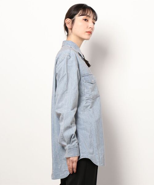 GOLDEN GOOSE（ゴールデングース）の「GOLDEN GOOSE Denim shirt light wash/all over strass（シャツ/ブラウス・レディース・ライトインディゴブルー・SMALL/MEDIUM/LARGE/X-SMALL）」の7枚目の写真