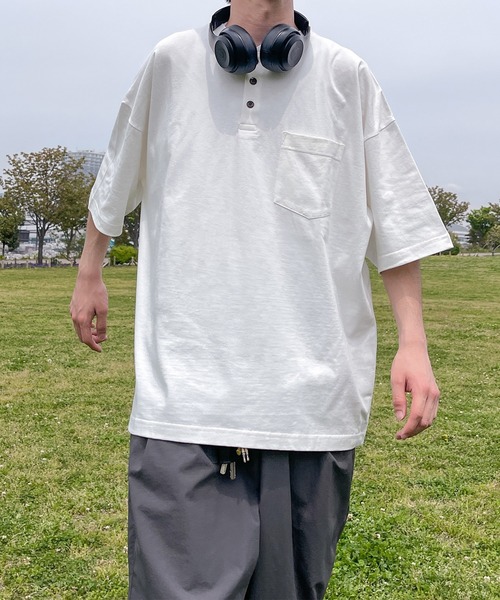 kutir（クティール）の「ヘンリーネック無地ポケットTシャツ（Tシャツ/カットソー・メンズ・ボルドー/オフホワイト/ブラック/グリーン/ブラウン/カーキ・MEDIUM/LARGE）」の2枚目の写真