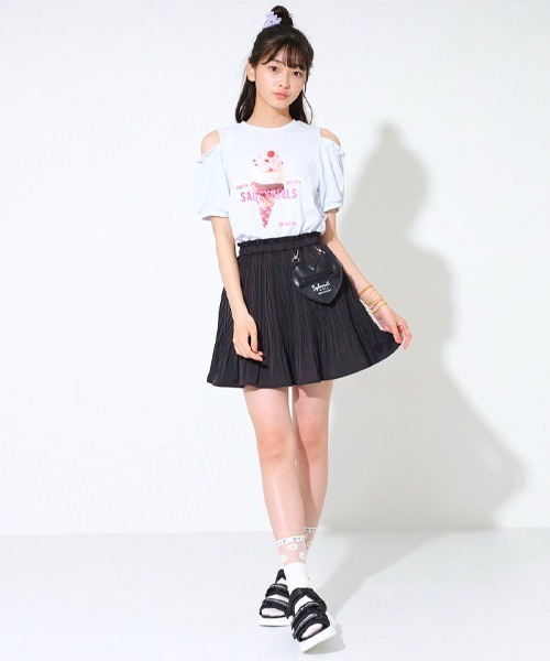 by LOVEiT（バイラビット）の「ポシェットつきプリーツスカパン（その他パンツ・キッズ・アイボリー/サックスブルー/ピンク/ブラック・120cm/130cm/150cm/160cm/140cm）」の2枚目の写真