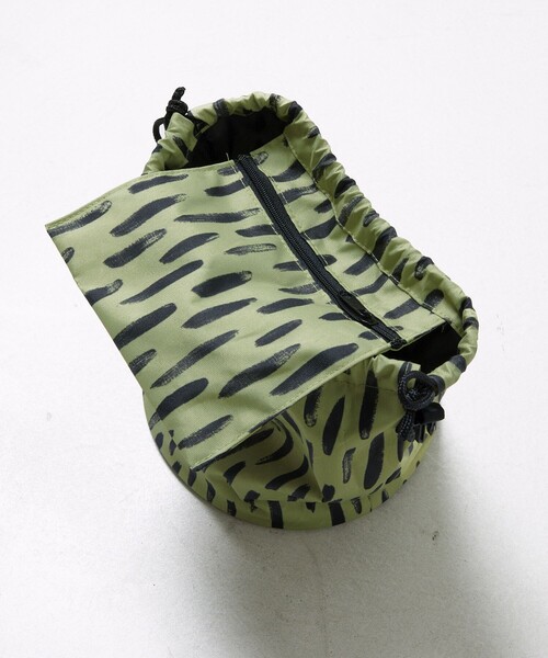 FREAK'S STORE(フリークスストア)の「KiU x FREAK'S STORE/キウ×フリークスストア 300D DRAWSTRING BAG(ショルダーバッグ・レディース・ベージュ/オリーブ・ONE SIZE)」の6枚目の写真