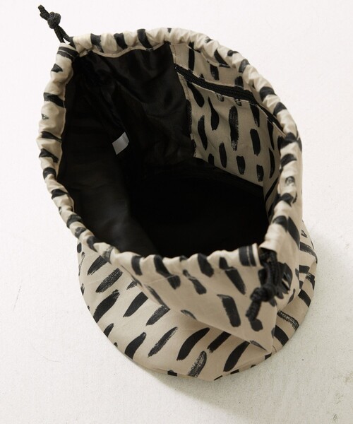 FREAK'S STORE(フリークスストア)の「KiU x FREAK'S STORE/キウ×フリークスストア 300D DRAWSTRING BAG(ショルダーバッグ・レディース・ベージュ/オリーブ・ONE SIZE)」の9枚目の写真
