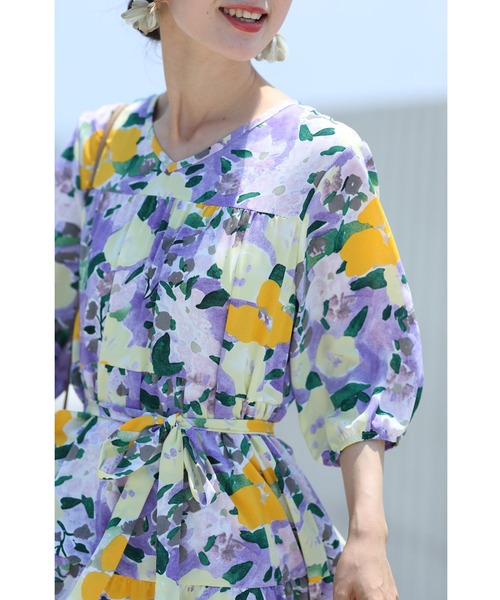 cawaii(カワイイ)の「(ベルト付き)黄色の花咲く一目惚れ水彩画ロングワンピース(ワンピース・レディース・パープル・FREE)」の19枚目の写真