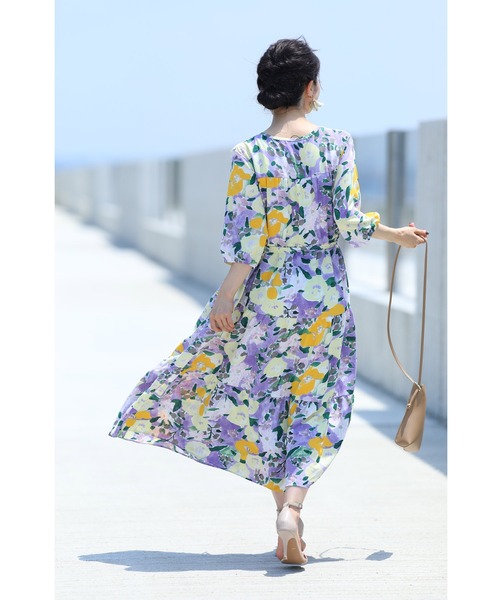 cawaii(カワイイ)の「(ベルト付き)黄色の花咲く一目惚れ水彩画ロングワンピース(ワンピース・レディース・パープル・FREE)」の3枚目の写真