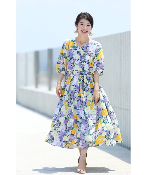 cawaii(カワイイ)の「(ベルト付き)黄色の花咲く一目惚れ水彩画ロングワンピース(ワンピース・レディース・パープル・FREE)」の5枚目の写真