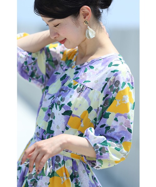 cawaii(カワイイ)の「(ベルト付き)黄色の花咲く一目惚れ水彩画ロングワンピース(ワンピース・レディース・パープル・FREE)」の6枚目の写真