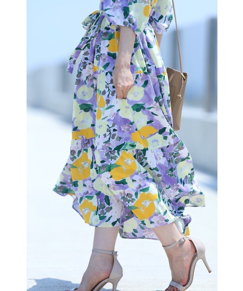 cawaii(カワイイ)の「(ベルト付き)黄色の花咲く一目惚れ水彩画ロングワンピース(ワンピース・レディース・パープル・FREE)」の7枚目の写真