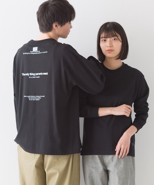 OMNES（オムネス）の「ユニセックス バイオポリウォッシュ 綿100％プリント長袖Tシャツ（Tシャツ/カットソー・レディース・ホワイト/ブラック/ピンクベージュ/チャコール・SMALL/MEDIUM/LARGE/X-LARGE）」の3枚目の写真