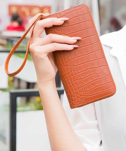 STYLEBLOCK（スタイルブロック）の「クロコダイル調ストラップ付きロングウォレット（財布・レディース・レッド/ブルー/グリーン/ブラウン/ブラック・FREE）」の2枚目の写真