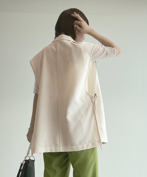 w closet（ダブルクローゼット）の「サイドベルトテーラードジレ（ベスト・レディース・アイボリー/グレイッシュベージュ/ダークベージュ・FREE）」の5枚目の写真