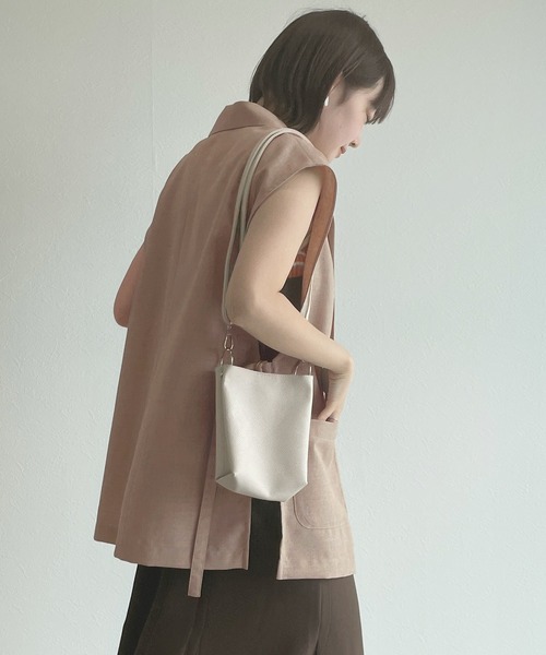 w closet（ダブルクローゼット）の「サイドベルトテーラードジレ（ベスト・レディース・アイボリー/グレイッシュベージュ/ダークベージュ・FREE）」の15枚目の写真