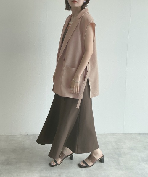 w closet（ダブルクローゼット）の「サイドベルトテーラードジレ（ベスト・レディース・アイボリー/グレイッシュベージュ/ダークベージュ・FREE）」の16枚目の写真