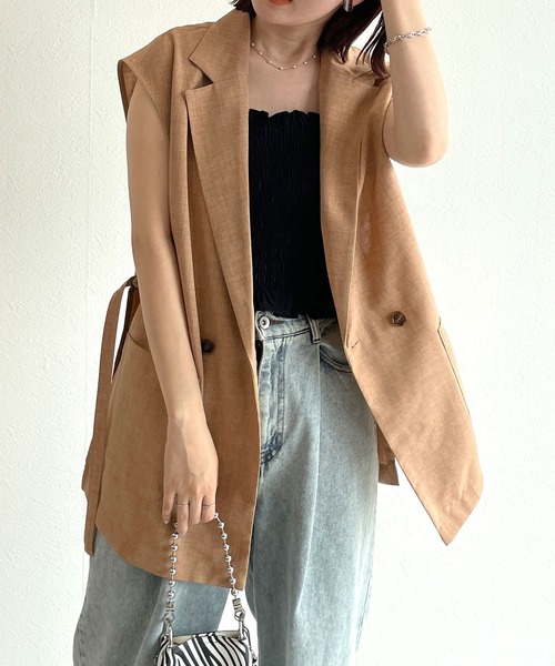 w closet（ダブルクローゼット）の「サイドベルトテーラードジレ（ベスト・レディース・アイボリー/グレイッシュベージュ/ダークベージュ・FREE）」の22枚目の写真