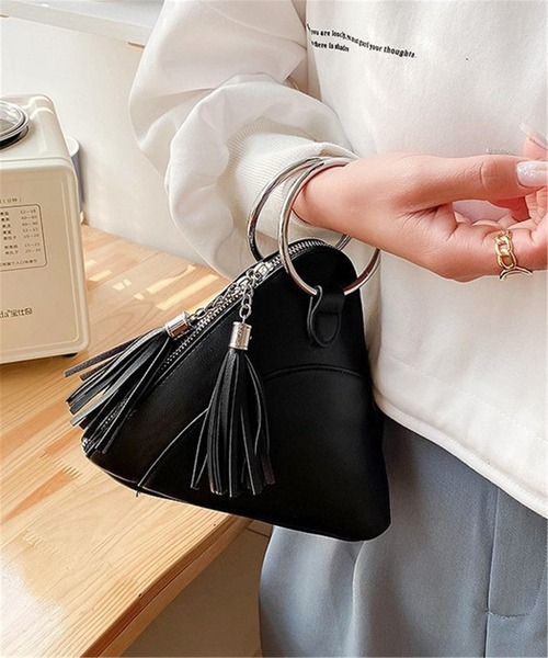 LA VORAGINE（ラ ヴォラジネ）の「リングハンドル　タッセル付　デザインハンドバッグ（ハンドバッグ・レディース・ブラック/ブラウン/ホワイト/グリーン・FREE）」の2枚目の写真