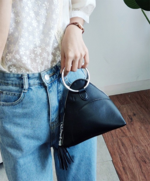 LA VORAGINE（ラ ヴォラジネ）の「リングハンドル　タッセル付　デザインハンドバッグ（ハンドバッグ・レディース・ブラック/ブラウン/ホワイト/グリーン・FREE）」の6枚目の写真